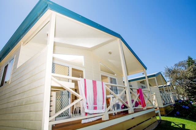 Watefront Deluxe Spa Cabin