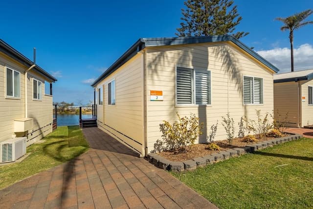 Watefront Deluxe Spa Cabin