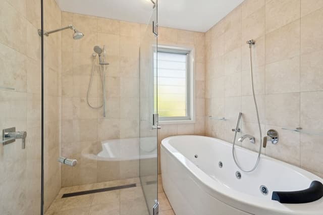 Comfort Apartment, 3 Bedrooms, Partial Ocean View