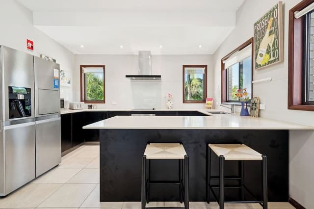 Comfort Apartment, 3 Bedrooms, Partial Ocean View