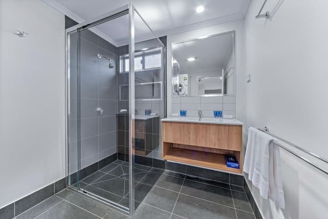 Deluxe 2 Bedroom Cabin