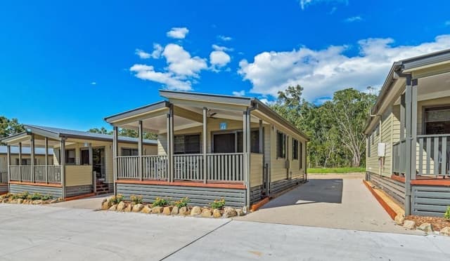 Deluxe 2 Bedroom Access Cabin - Sleep 5