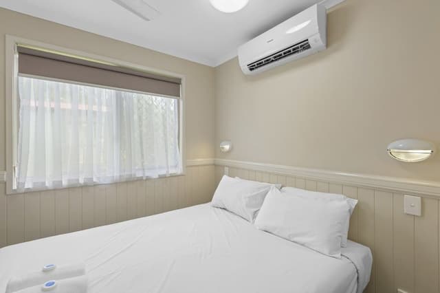Superior 1 Bedroom Cabin - Sleep 4