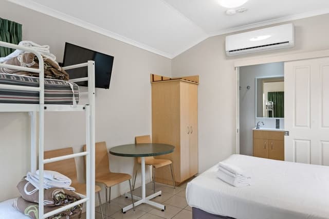 Superior Studio Cabin