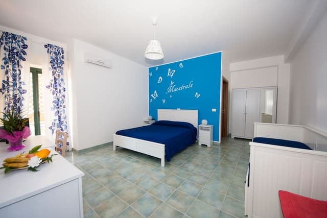 Family Room (2 adults and 2 children)