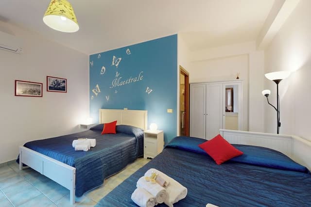 Family Room (2 adults and 2 children)