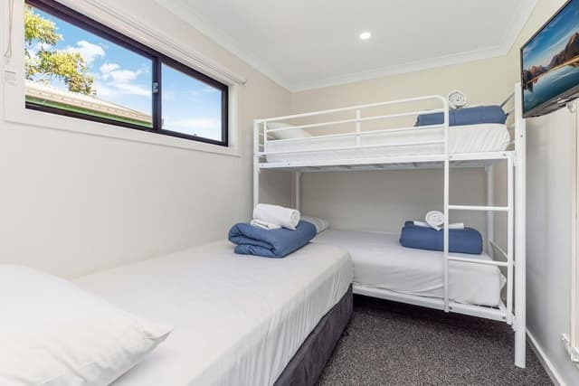 Family Cabin (Sleeps 5) Wheelchair Accessible