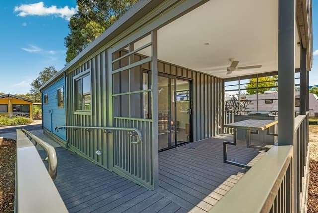 Family Cabin (Sleeps 5) Wheelchair Accessible