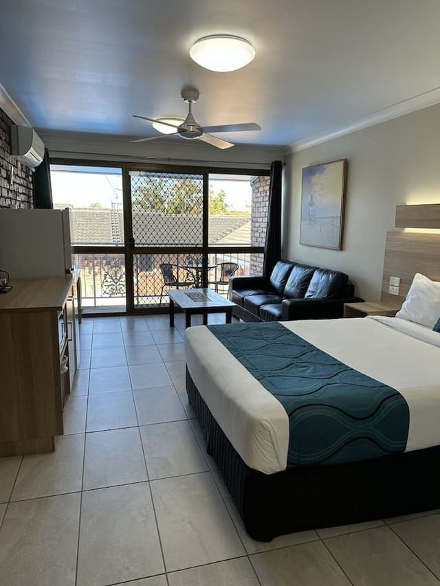 Standard Room, 1 Queen Bed, Non Smoking, Balcony (Standard Queen Room)