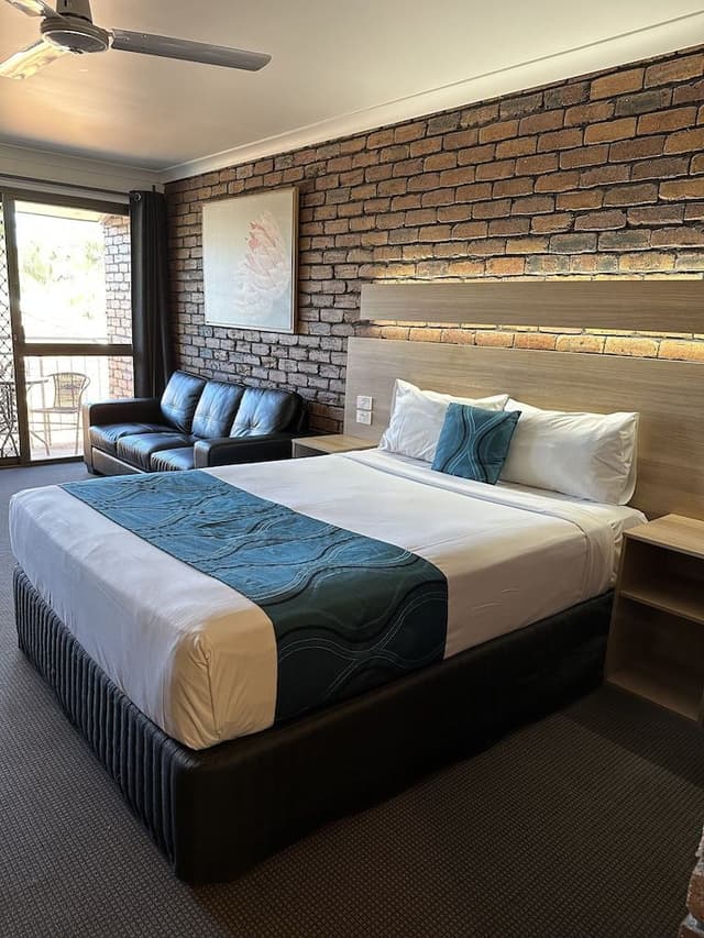 Standard Room, 1 Queen Bed, Non Smoking, Balcony (Standard Queen Room)
