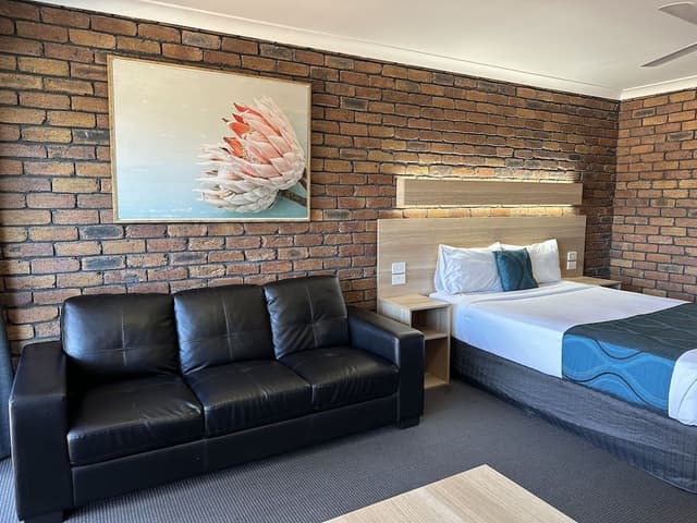 Standard Room, 1 Queen Bed, Non Smoking, Balcony (Standard Queen Room)