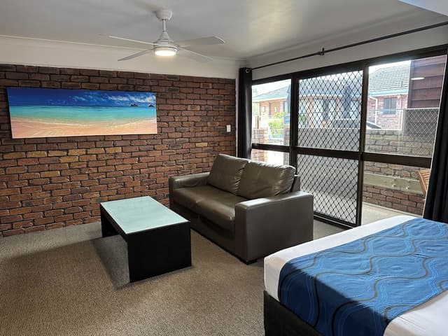 Standard Room, 1 Queen Bed, Non Smoking, Balcony (Standard Queen Room)