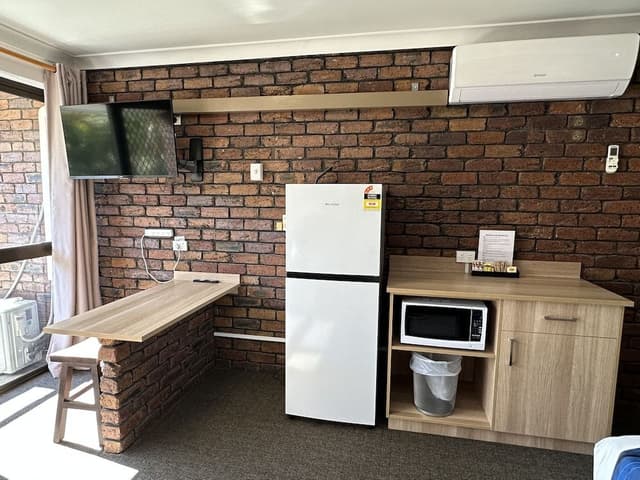 Standard Room, 1 Queen Bed, Non Smoking, Balcony (Standard Queen Room)