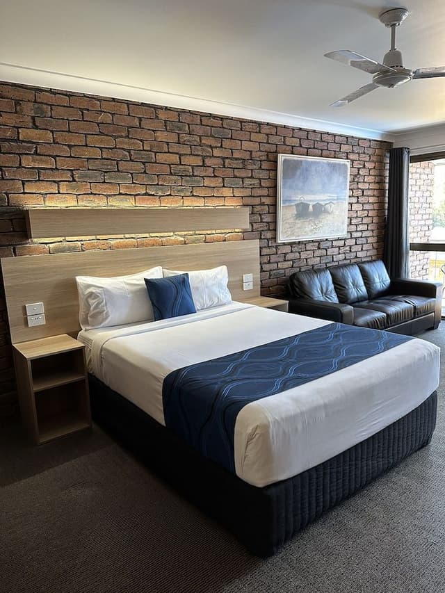 Standard Room, 1 Queen Bed, Non Smoking, Balcony (Standard Queen Room)