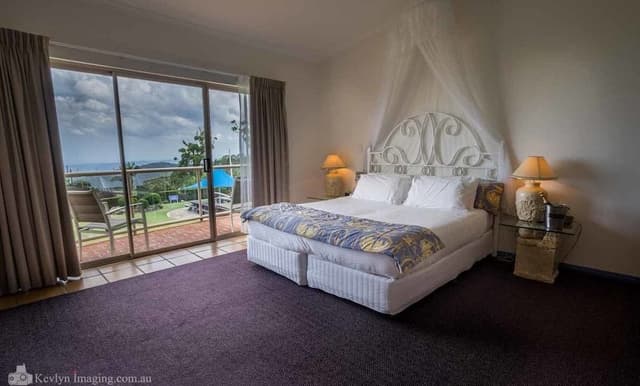 Deluxe Spa Room