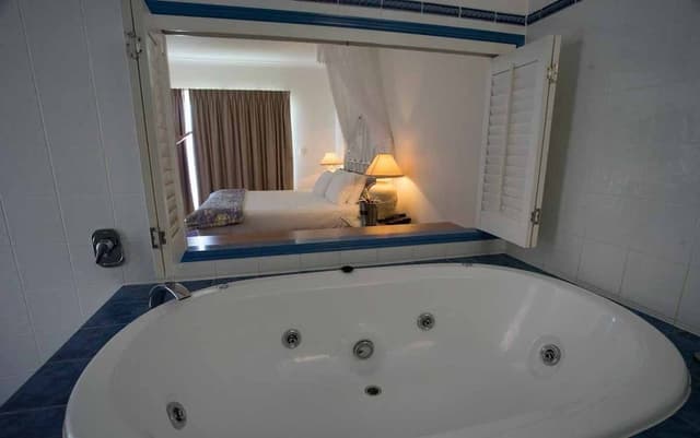 Deluxe Spa Room