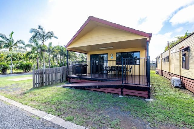Palm Lodge