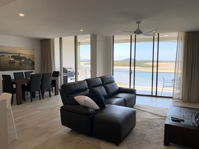 Luxury Apartment, 2 Bedrooms, Beachfront