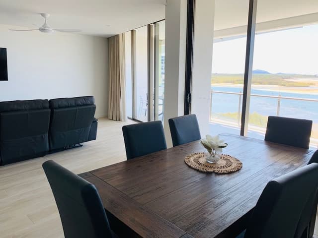 Luxury Apartment, 2 Bedrooms, Beachfront