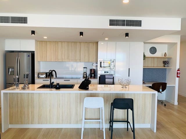 Luxury Apartment, 2 Bedrooms, Beachfront