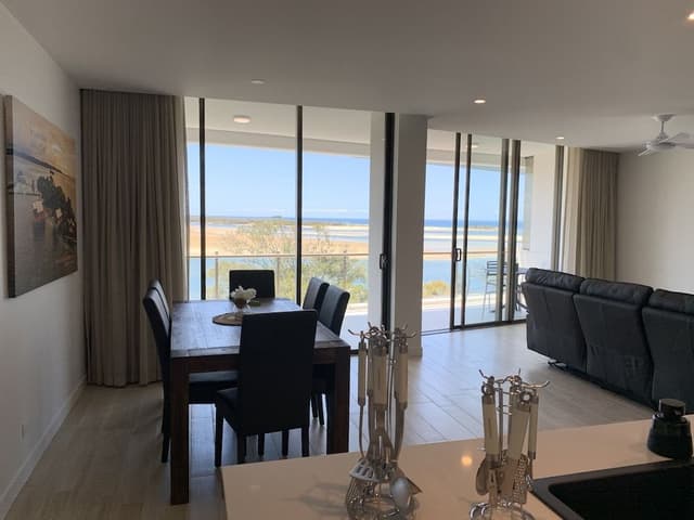 Luxury Apartment, 2 Bedrooms, Beachfront