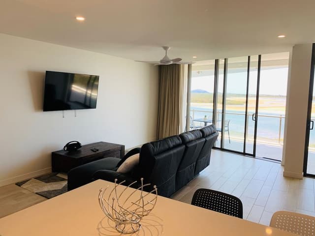 Luxury Apartment, 2 Bedrooms, Beachfront