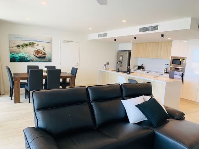 Luxury Apartment, 2 Bedrooms, Beachfront