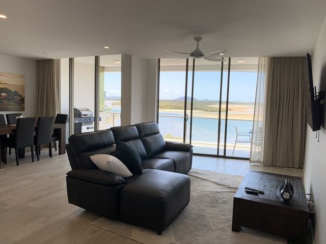 Luxury Apartment, 2 Bedrooms, Beachfront