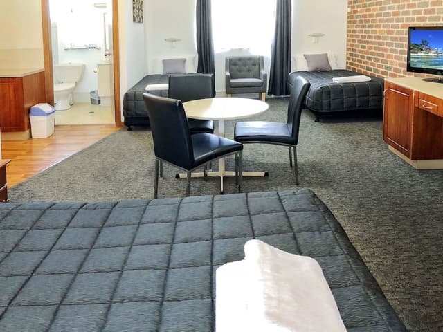 Family Room, Multiple Beds