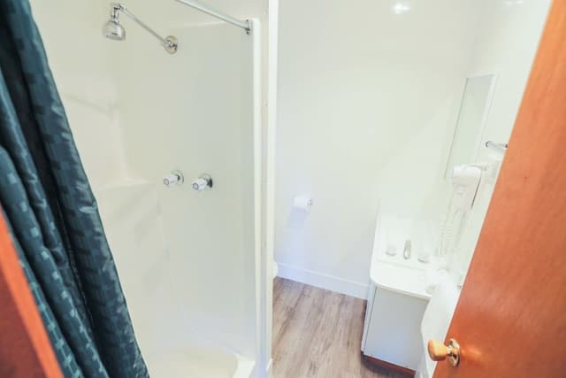 One Bedroom Cottage - Four Berth