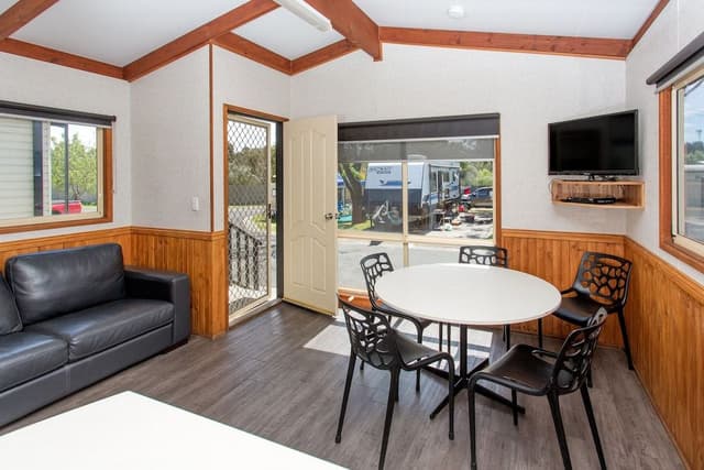 Two Bedroom Holiday Unit - Six Berth