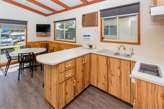 Two Bedroom Holiday Unit - Six Berth