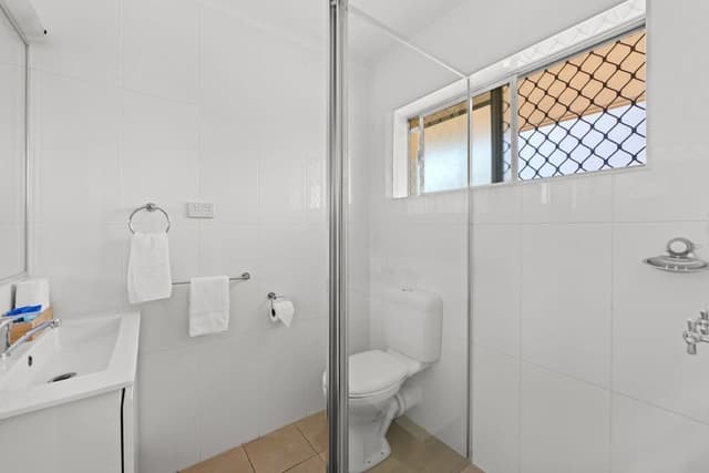 1 Bedroom Large Family Unit