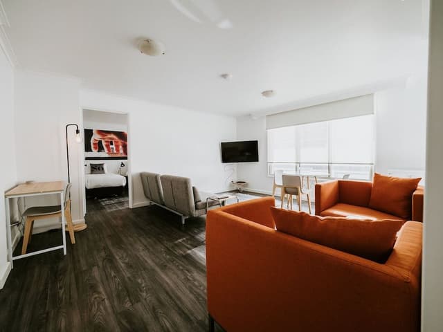 Deluxe One Bedroom Apartment