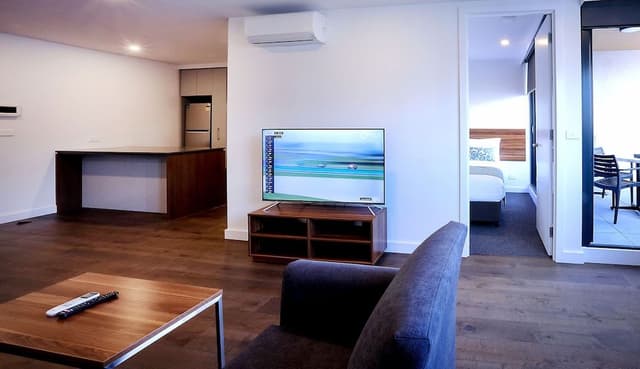Two Bedrooms Two Bathrooms Executive Apartment with Balcony