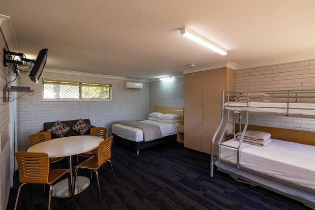 Motel Unit 5 Pax