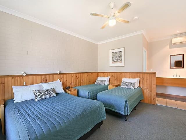 Deluxe Family Room
