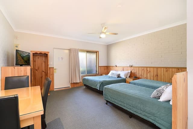 Deluxe Family Room