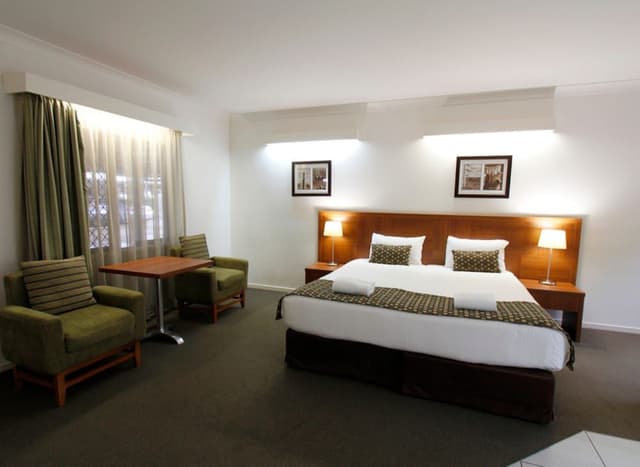 Deluxe King Suite