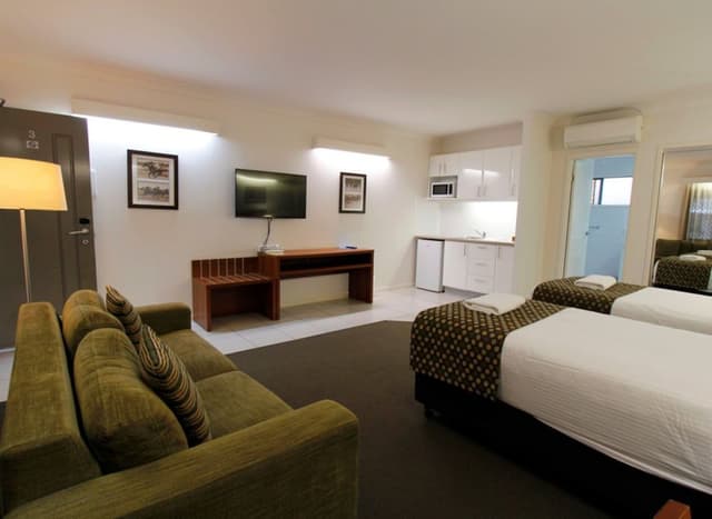 Deluxe Twin Suite
