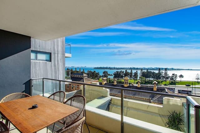 Suite, Non Smoking, Harbor View (1 Queen Bed & 2 Twin Beds)