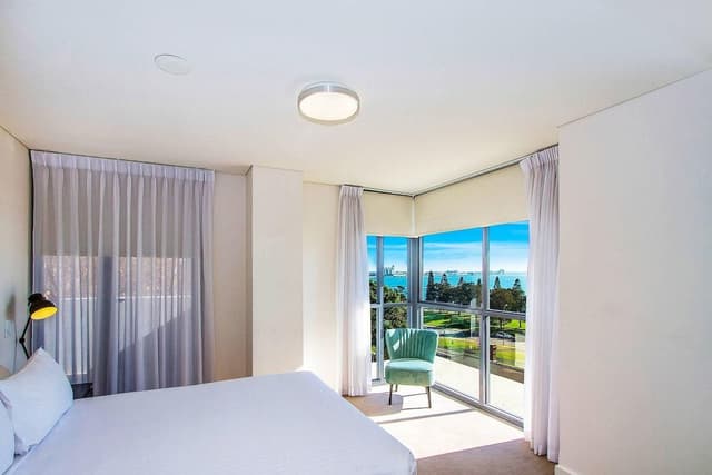 Suite, Non Smoking, Harbor View (1 Queen Bed & 2 Twin Beds)