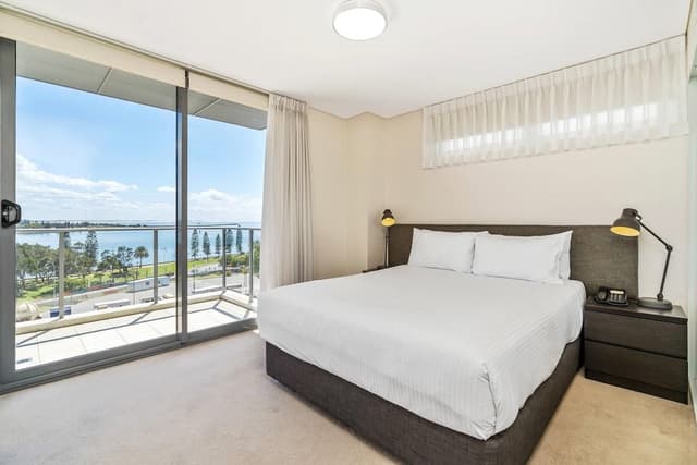 Suite, Non Smoking, Harbor View (Balcony, 1 Queen Bed & 2 Twin Beds)