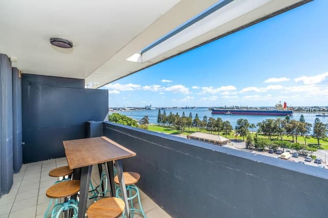 Suite, Non Smoking, Harbor View (Balcony, 1 Queen Bed & 2 Twin Beds)