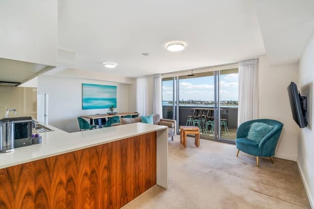 Suite, Non Smoking, Harbor View (Balcony, 1 Queen Bed & 2 Twin Beds)