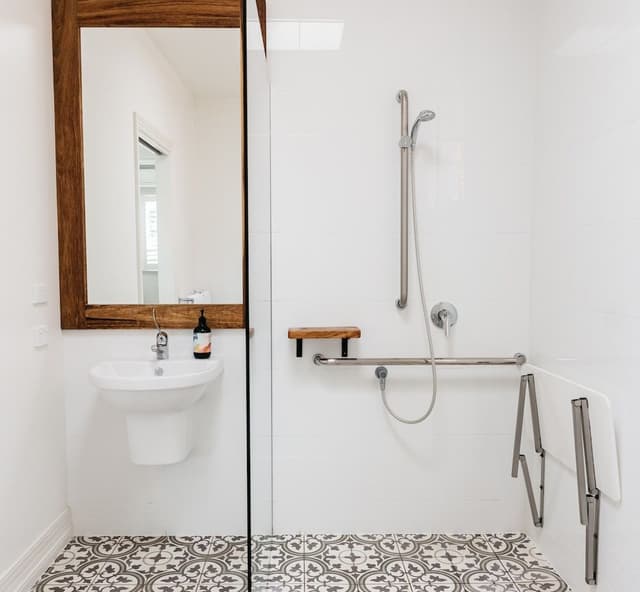Room 8 - Wye River King Deluxe Studio