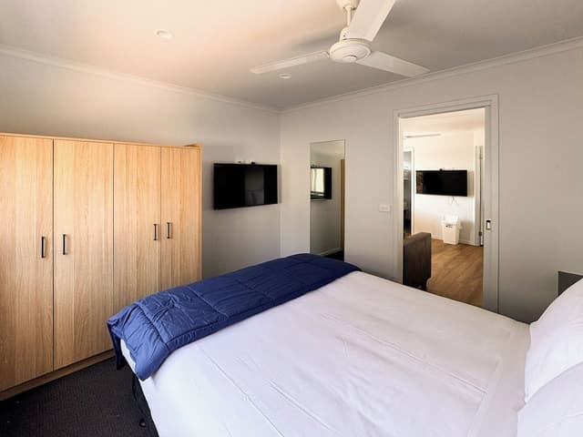 Classic Cabin Sleeps 6