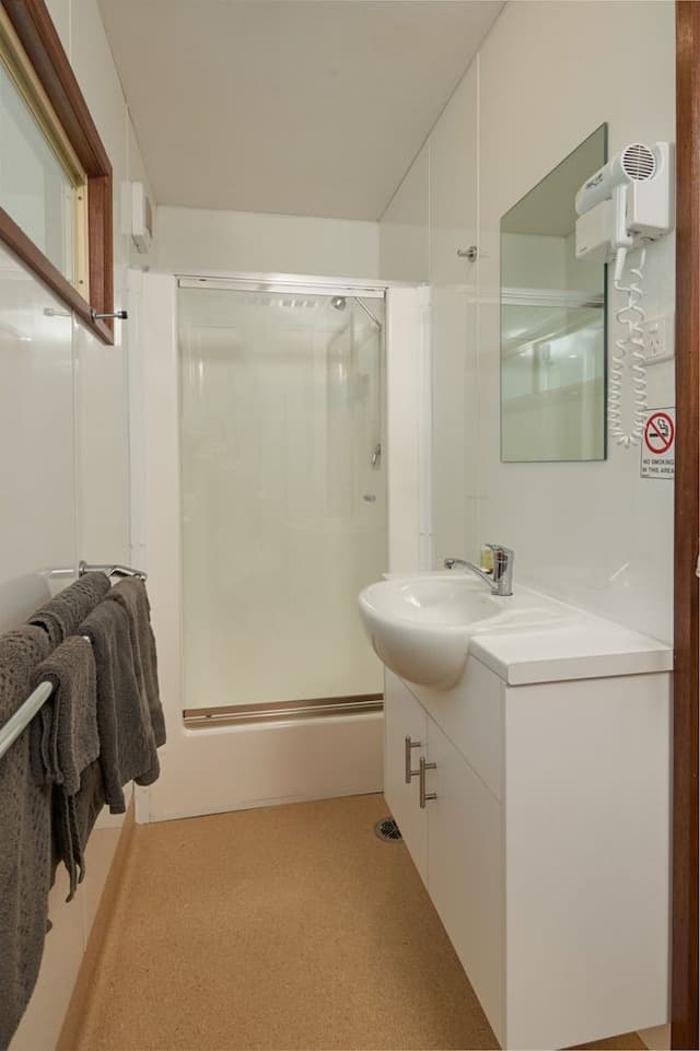 Deluxe Queen Cabins 3.5*