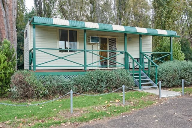 Deluxe Queen Cabins 3.5*