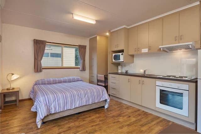 Deluxe Queen Cabins 3.5*